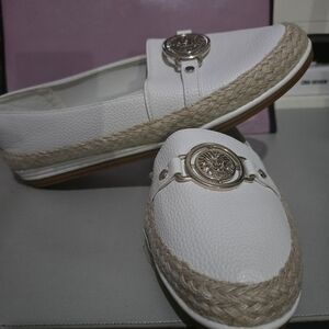 Anne Klein flats, size 9 1/2 NWOT